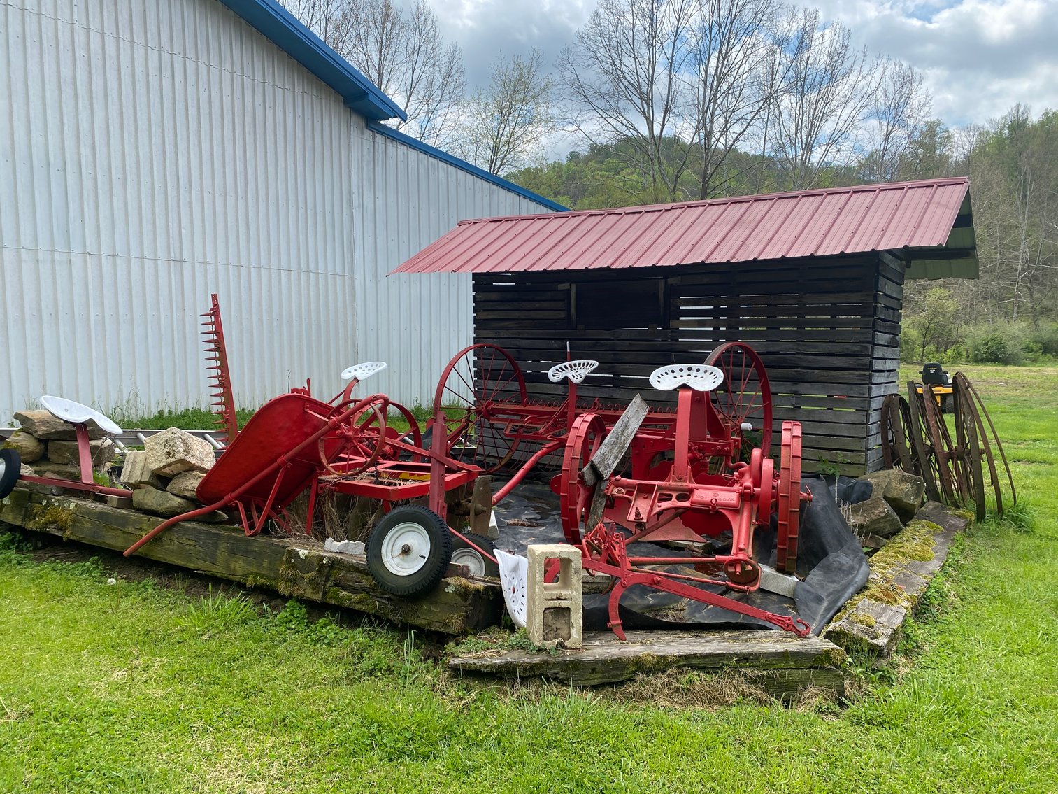 Image for Grafton, WV – Estate Auction: Chrysler Boat, Box Trailer Barn, Tools, Furniture & Contents