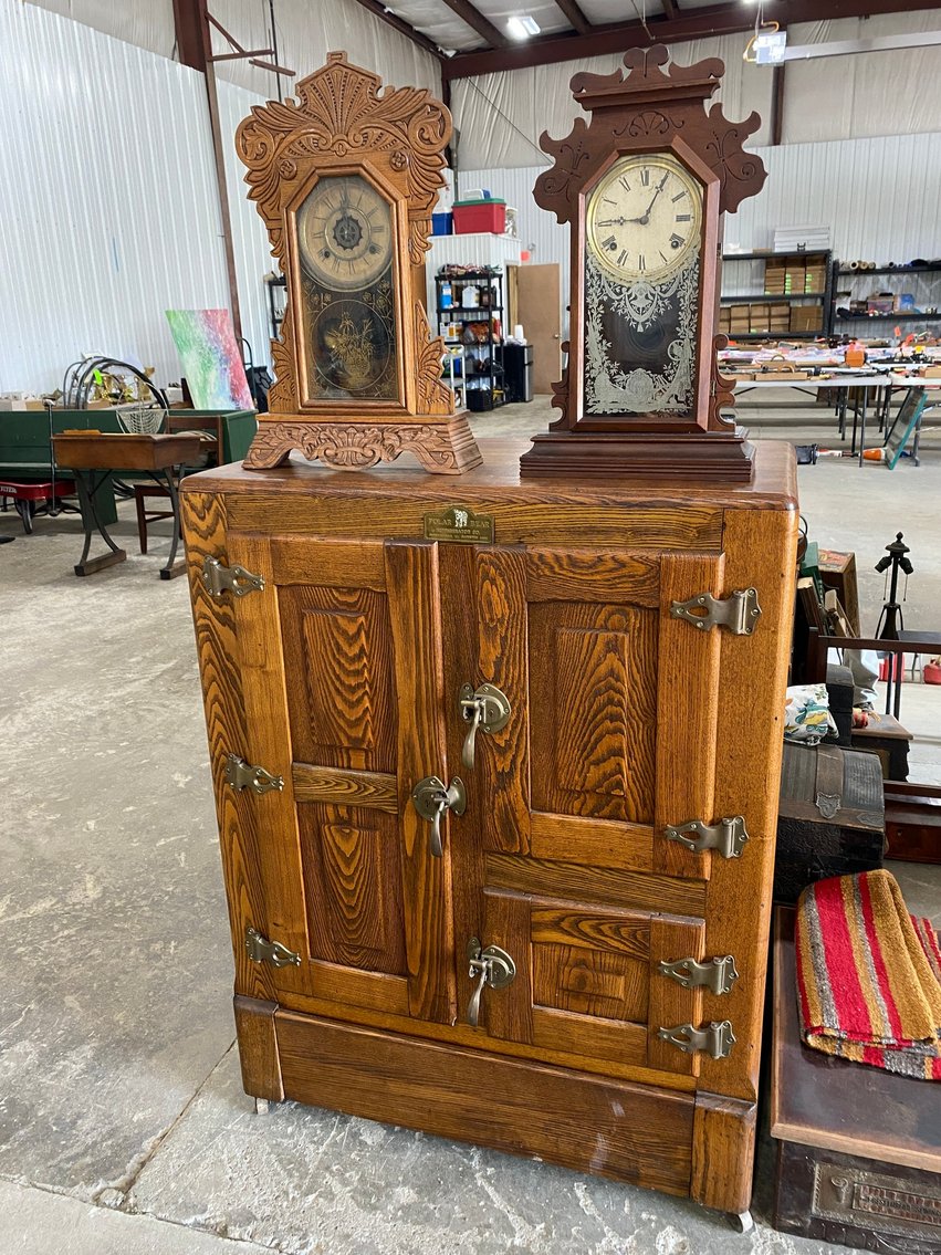 Image for Shinnston – Huge Antique Auction! Decorated Stoneware, Fenton & Carnival Glass, Furniture, Signed Paintings, Advertising Signs & More