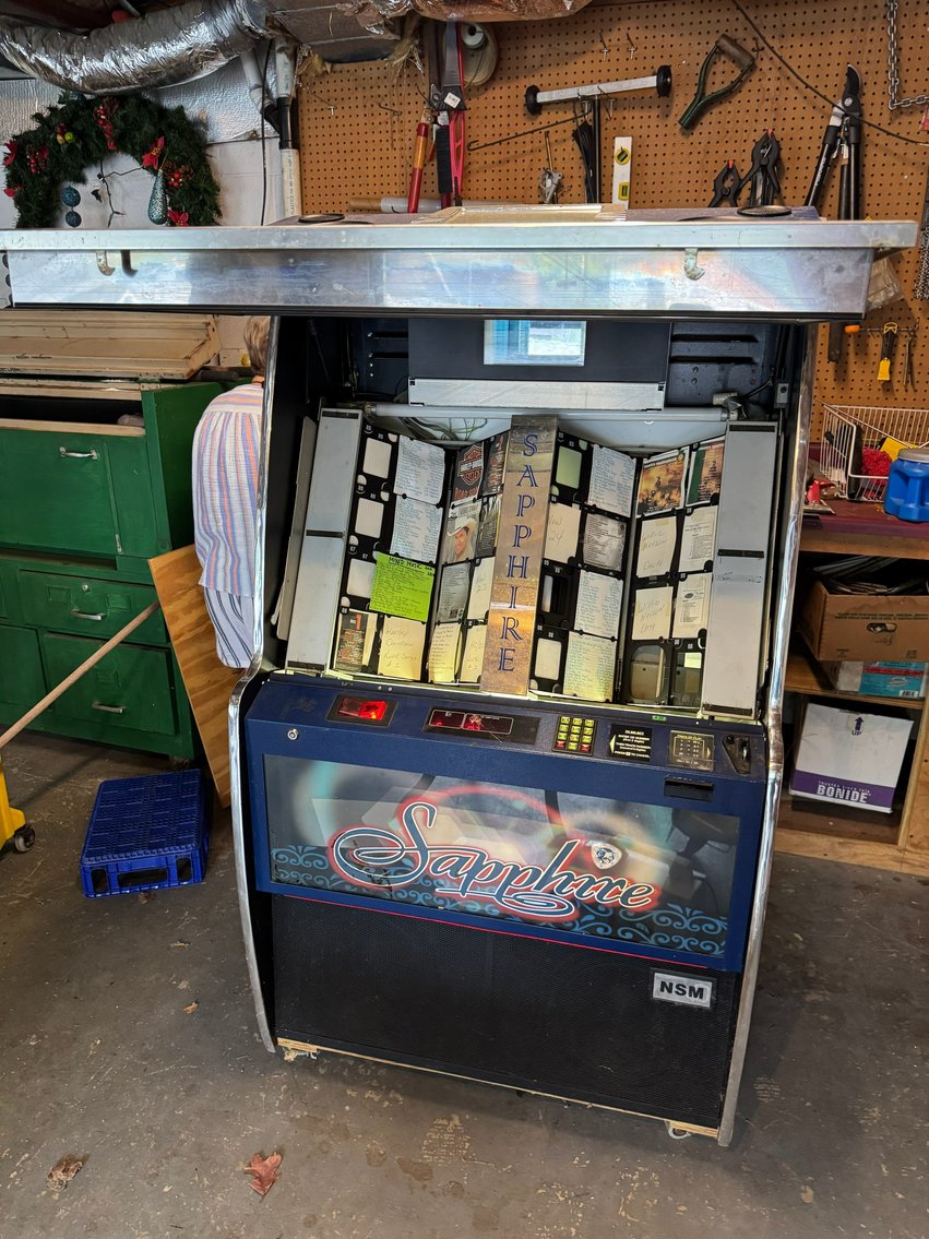 Image for Beckley, WV -- Dodge Dakota, Furniture, Tools, Lawn Care, Juke Box, Lamps, Antiques, Air Compressors, Generator and MORE!
