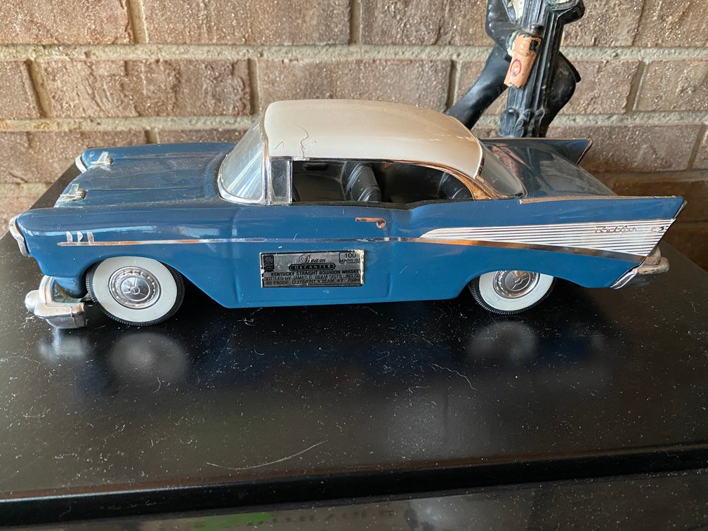 Image for Masontown, PA - Huge Moving Auction: Sports Memorabilia, Collectibles, Designer Handbags, Tools, Glassware, and Much More!