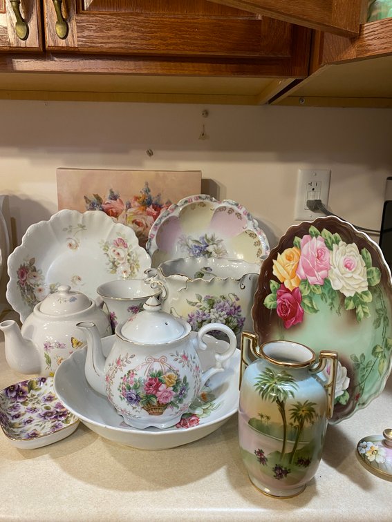 Image for Weston, WV - 600+ LOTS: Quality Furniture, Collectibles, Craft Items, Seasonal Decor, Lawn and Garden Items, and MORE!