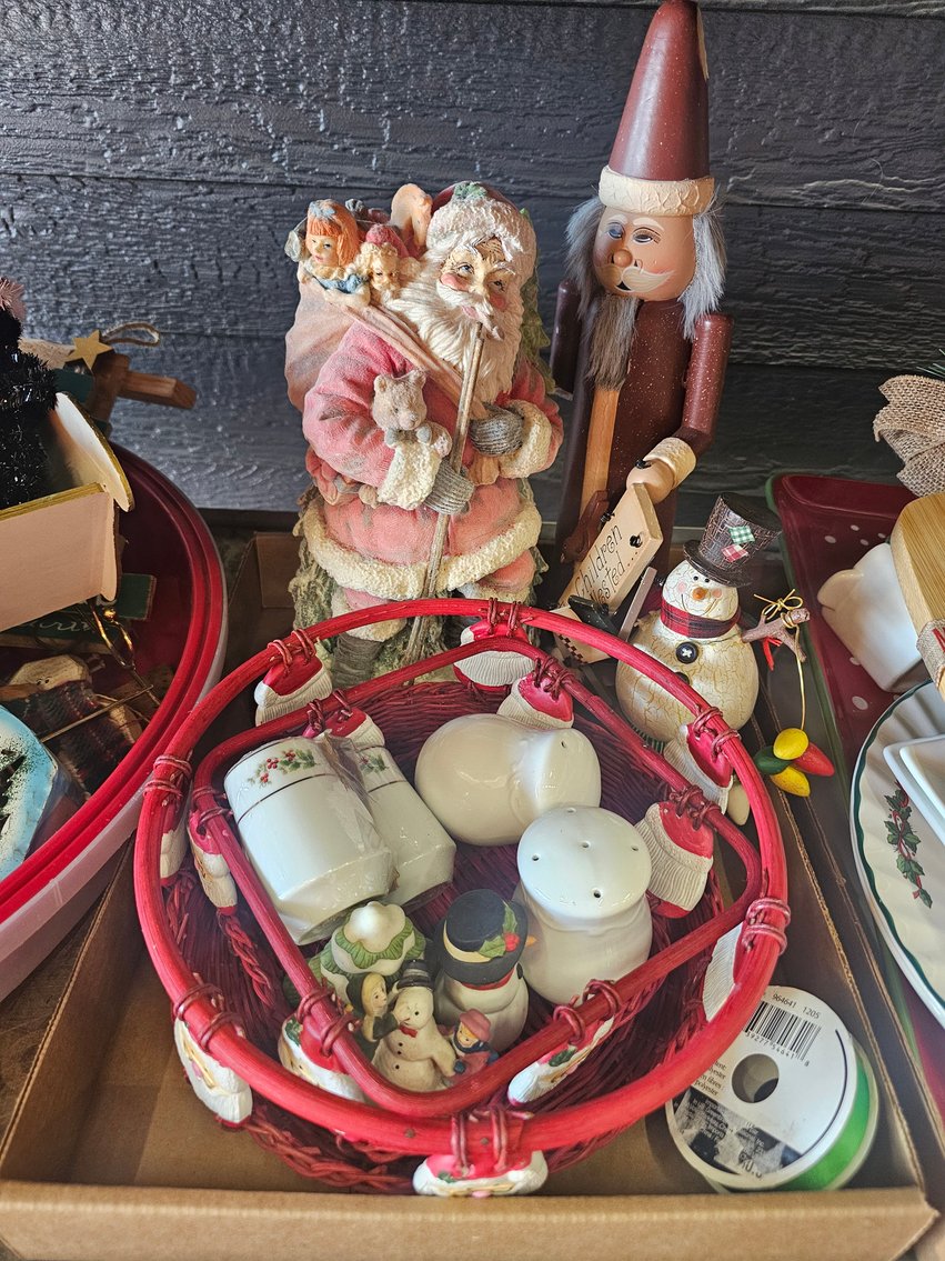 Image for Milton, WV - Farm Equipment, Vehicles, Coins, Jewelry, Advertising Signs, Glassware, Vintage Tools & More!