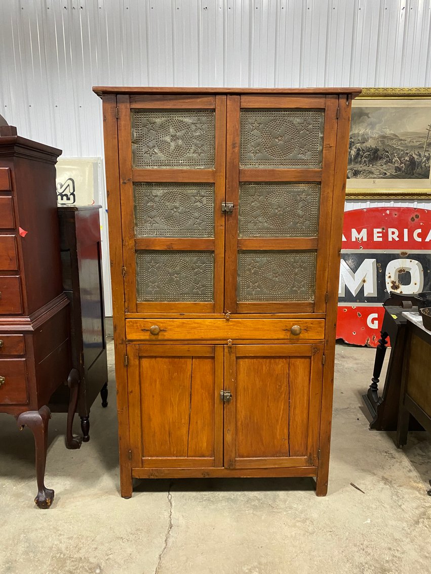 Image for Shinnston, WV - Old Time Style LIVE Antique & Collectible Auction! Over 400 Lots!