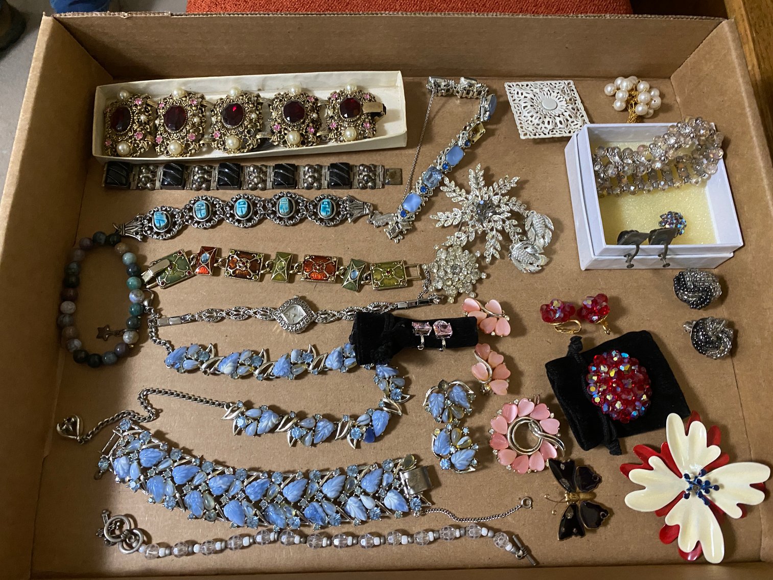 Image for Clarksburg, WV – 2011 Dodge Durango, Costume Jewelry, Furniture and more!