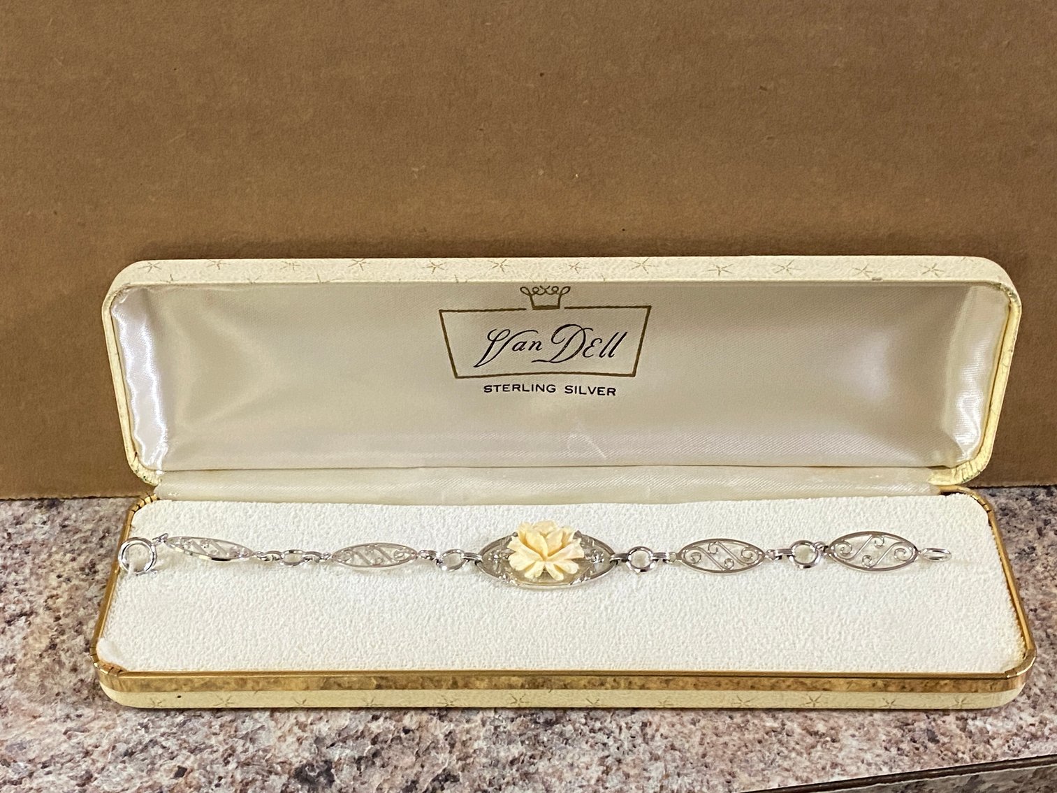 Image for Clarksburg, WV – 2011 Dodge Durango, Costume Jewelry, Furniture and more!