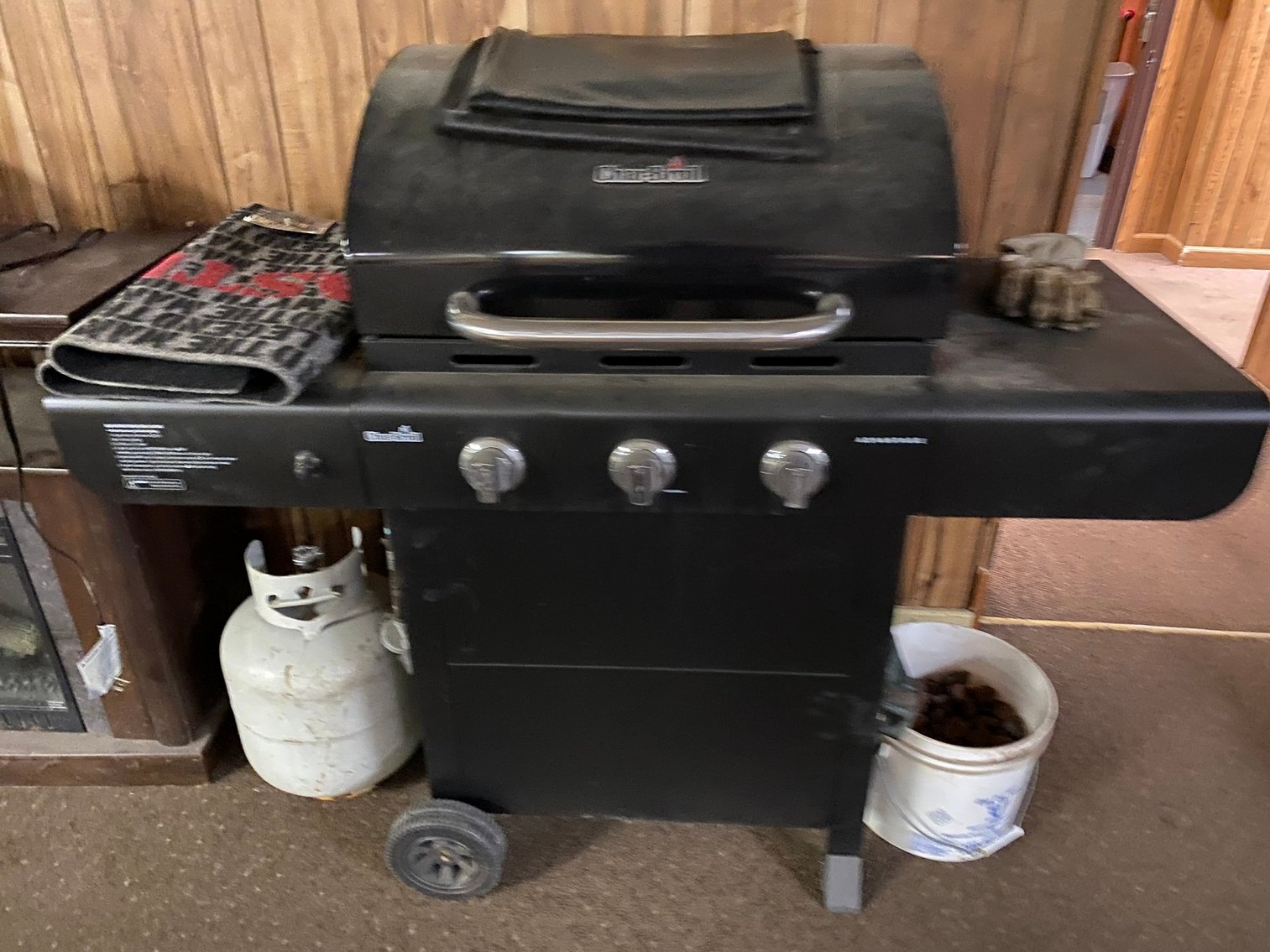 Image for Mt. Pleasant, PA - Woodworking equipment, Hand tools, Harley Davidson Collectibles, Household Furniture, New in Box Kitchen Items, Designer Purses, and more!