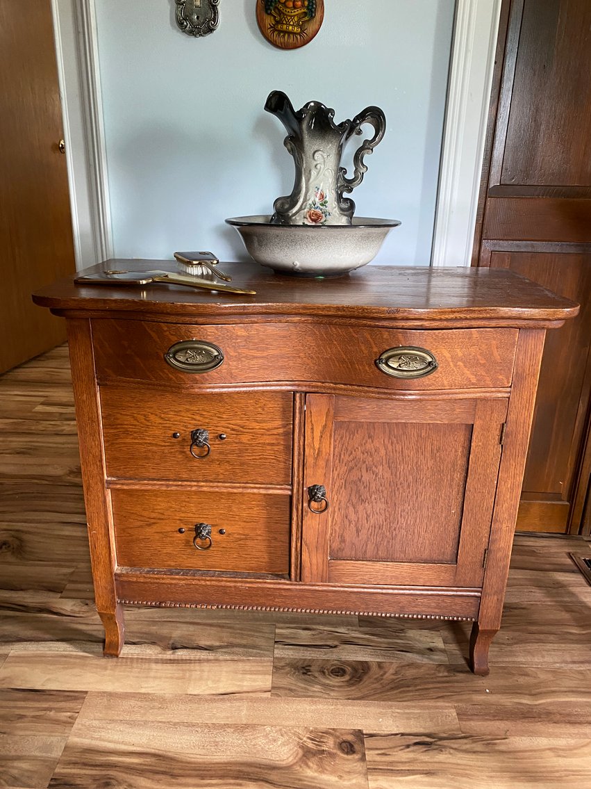 Image for Scottdale, PA – Estate Auction of well cared for furniture and appliances