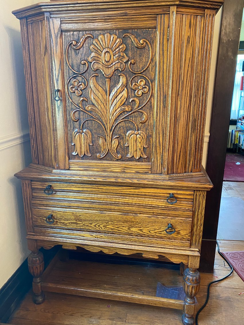 Image for Morgantown, WV – South Park Estate Auction Sale 1 of 2: Antique Furniture, Fiesta, Glassware, Primitives and More!