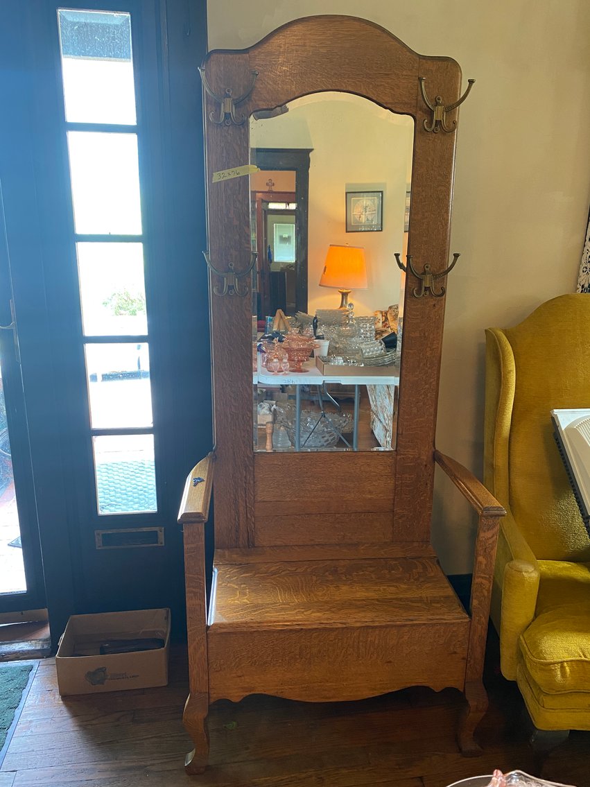Image for Morgantown, WV – South Park Estate Auction Sale 1 of 2: Antique Furniture, Fiesta, Glassware, Primitives and More!