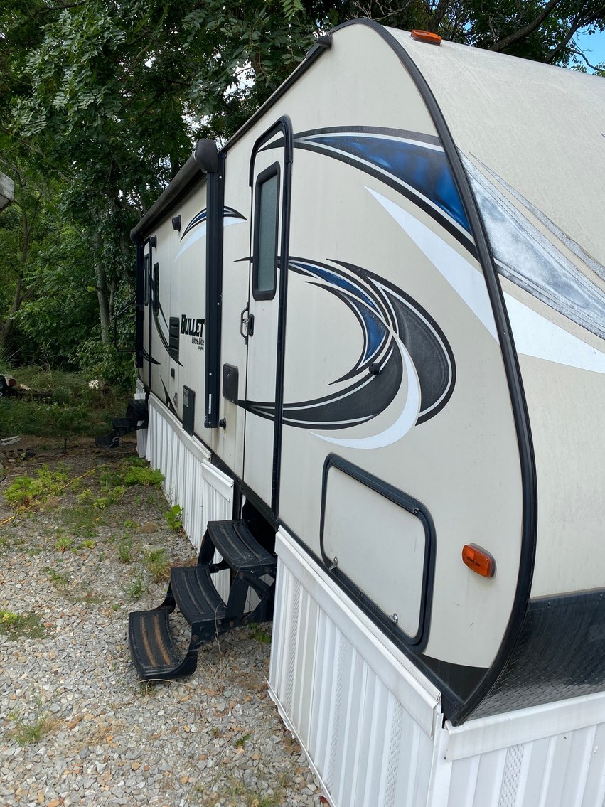 Image for Hopwood, PA - 2017 Keystone Bullet Ultra-Lite Camper, Model 269 R.L.S., 27-feet