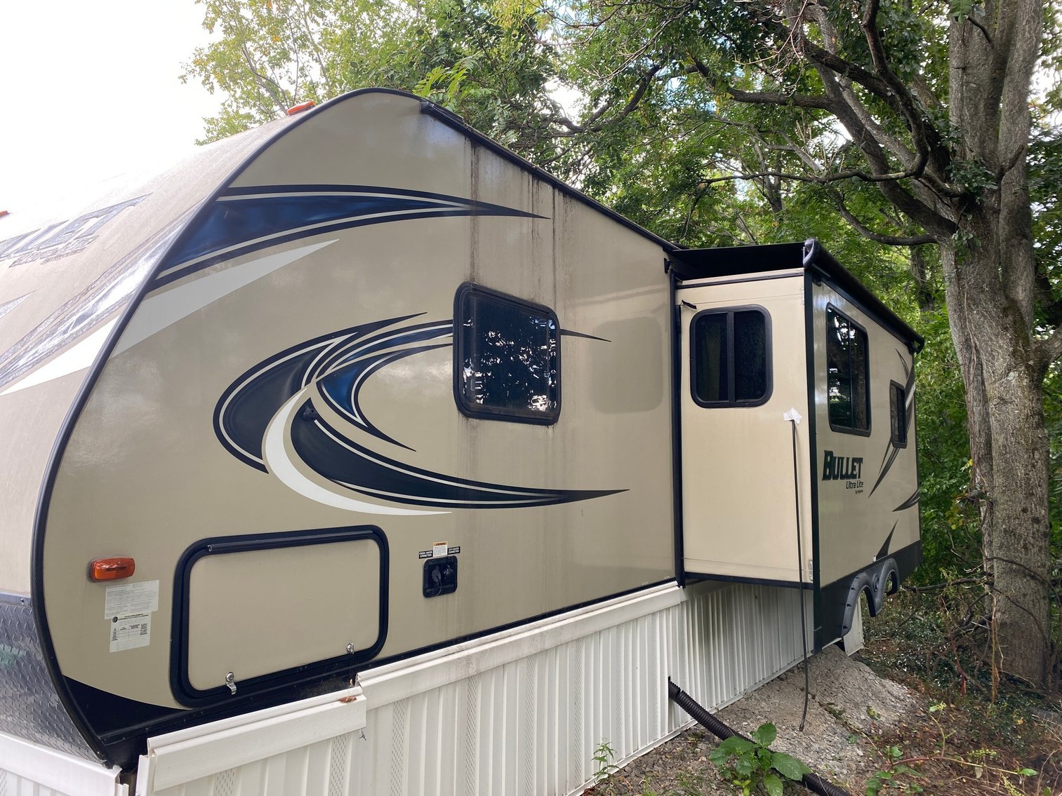 Image for Hopwood, PA - 2017 Keystone Bullet Ultra-Lite Camper, Model 269 R.L.S., 27-feet
