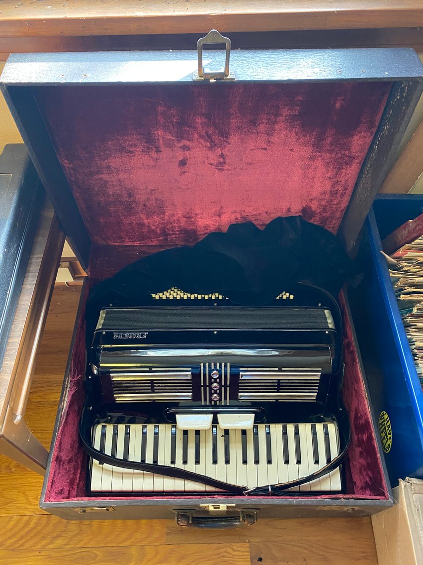 Image for Waynesburg, PA -- Large Online Estate Auction: Firearms, Reloading Supplies, Lequio Slot Machine, Fishing Gear, Household Items, and more!