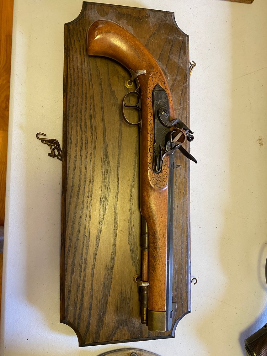 Image for Waynesburg, PA -- Large Online Estate Auction: Firearms, Reloading Supplies, Lequio Slot Machine, Fishing Gear, Household Items, and more!