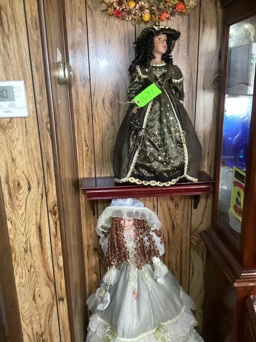 Image for Uniontown, PA – Online Estate Auction: Antique Dolls, Furniture, Glassware and More!