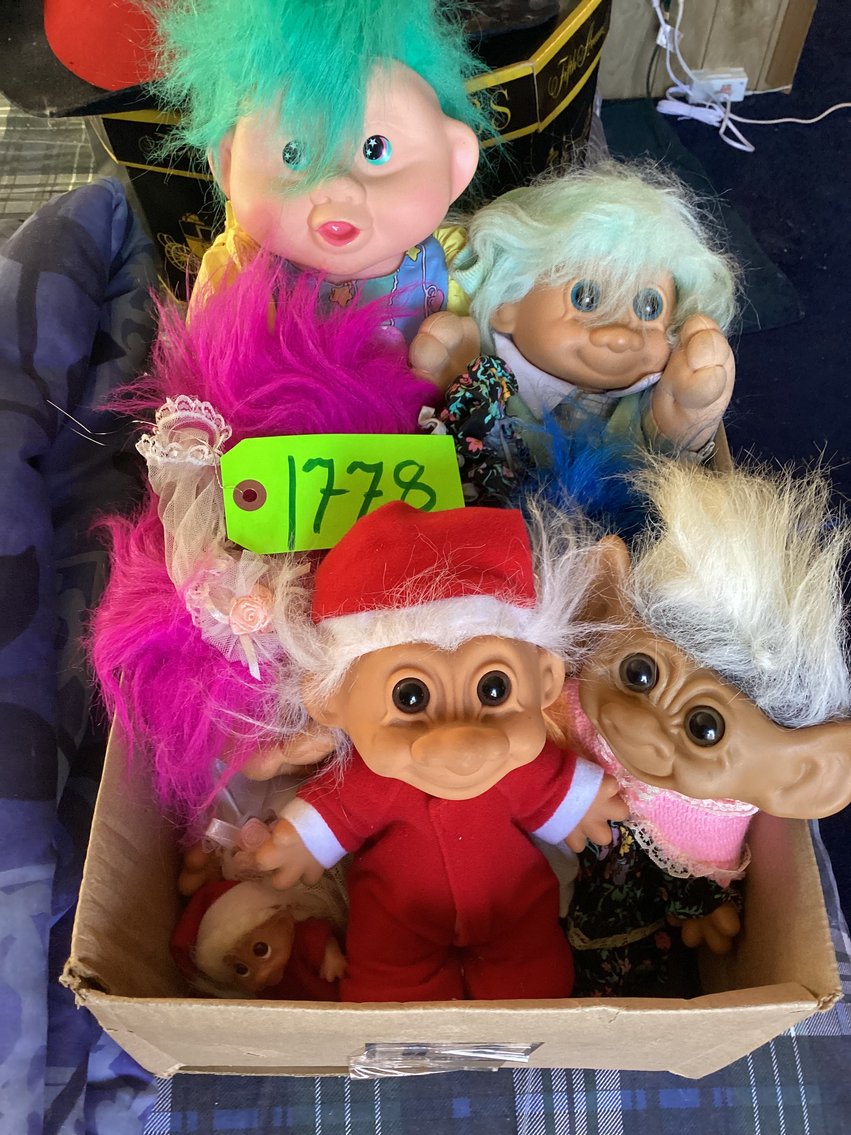Image for Uniontown, PA – Online Estate Auction: Antique Dolls, Furniture, Glassware and More!