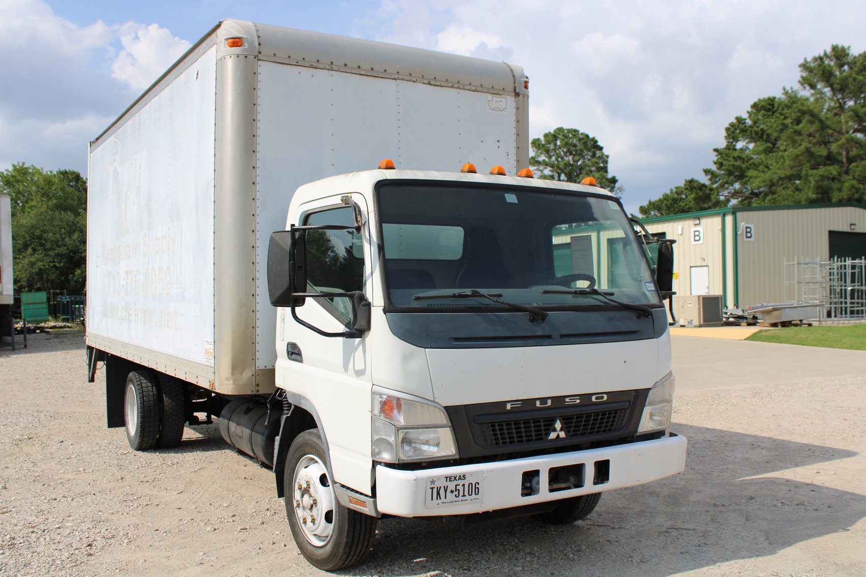 Image for 2007 Mitsubishi Fuso FE85D Box Van - MUST BE TOWED- Tomball, TX
