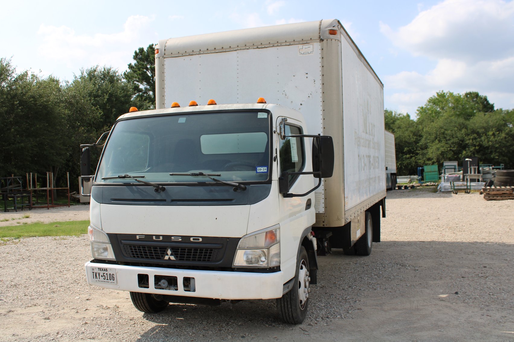 Image for 2007 Mitsubishi Fuso FE85D Box Van - MUST BE TOWED- Tomball, TX