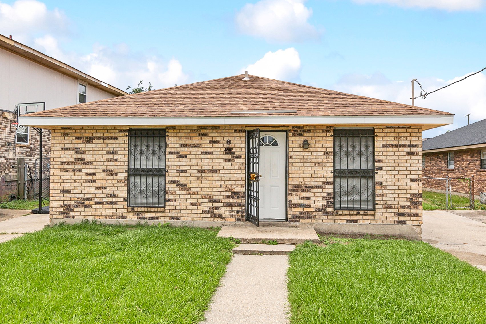 Image for SOLD! $186,450 - Kenner Double-Needs Rehab