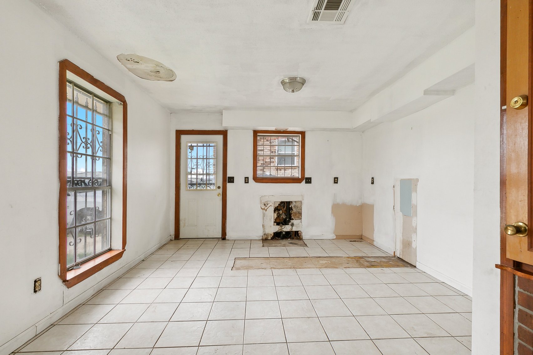 Image for SOLD! $186,450 - Kenner Double-Needs Rehab