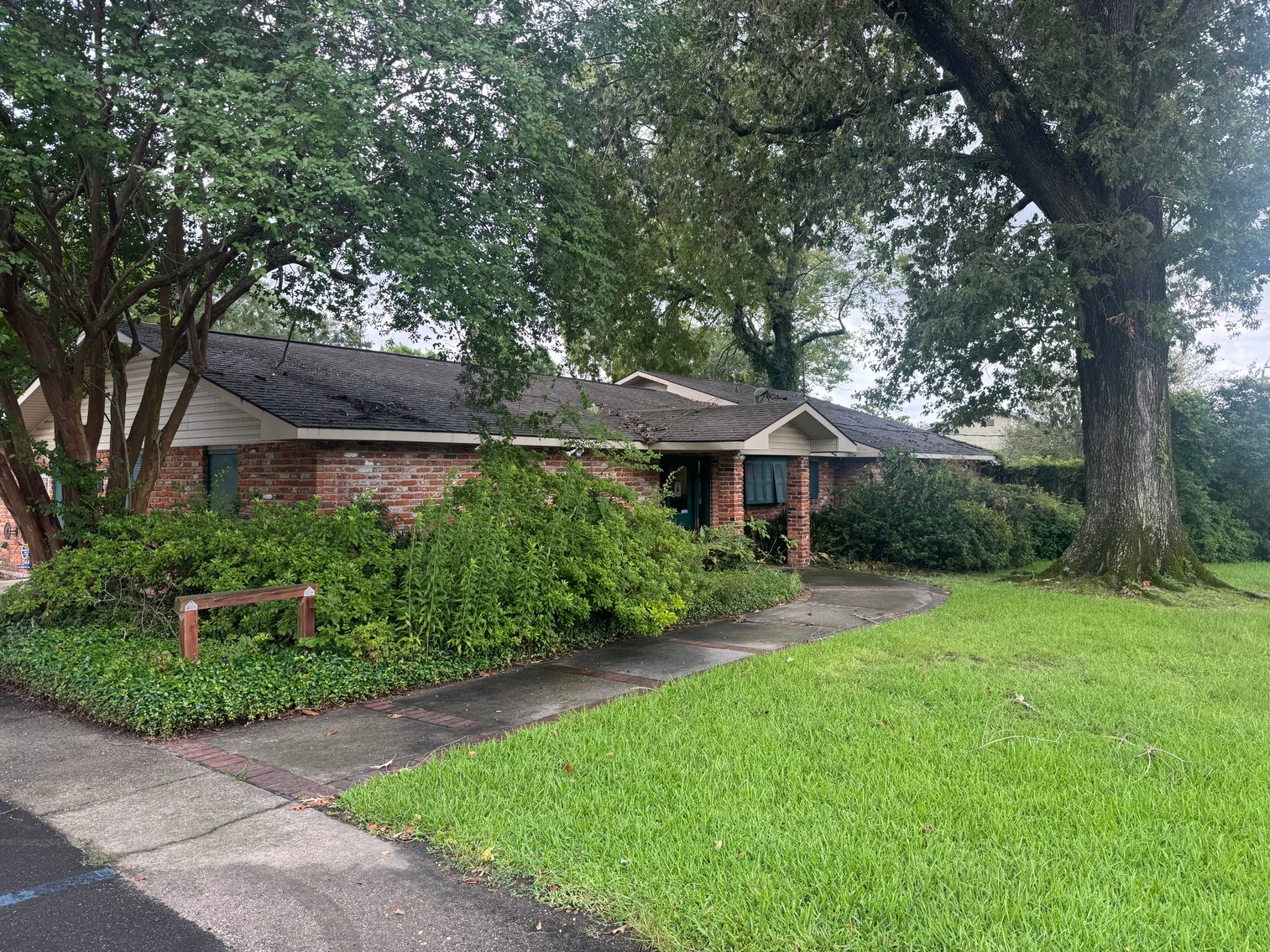 Image for Retirement Auction-Former Veterinary Clinic and Adjacent Home