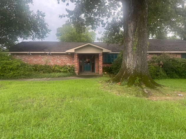 Image for Retirement Auction-Former Veterinary Clinic and Adjacent Home