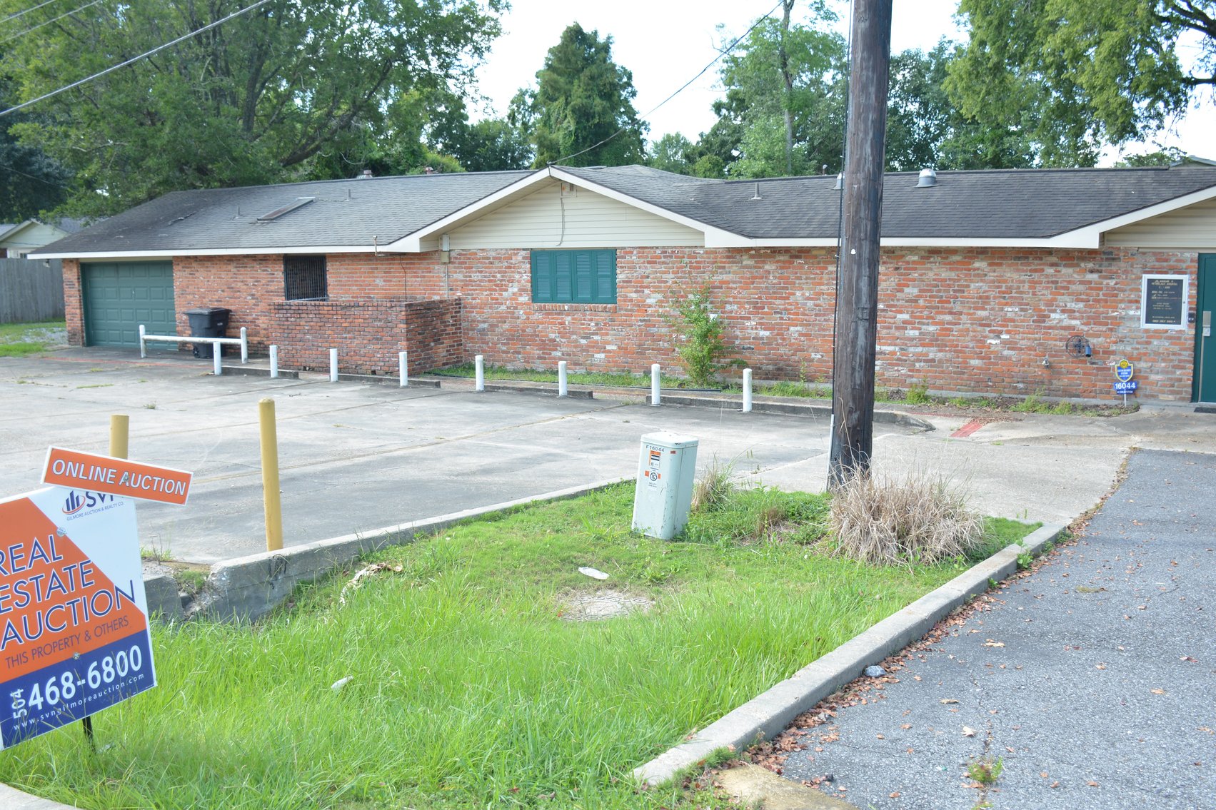 Image for Retirement Auction-Former Veterinary Clinic and Adjacent Home