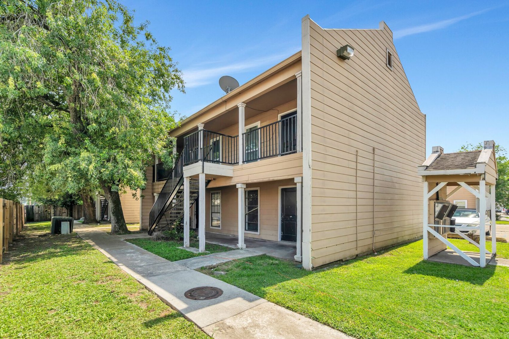 Image for OWNERS ORDER IMMEDIATE SALE - 24 UNIT APT. COMPLEX-BATON ROUGE