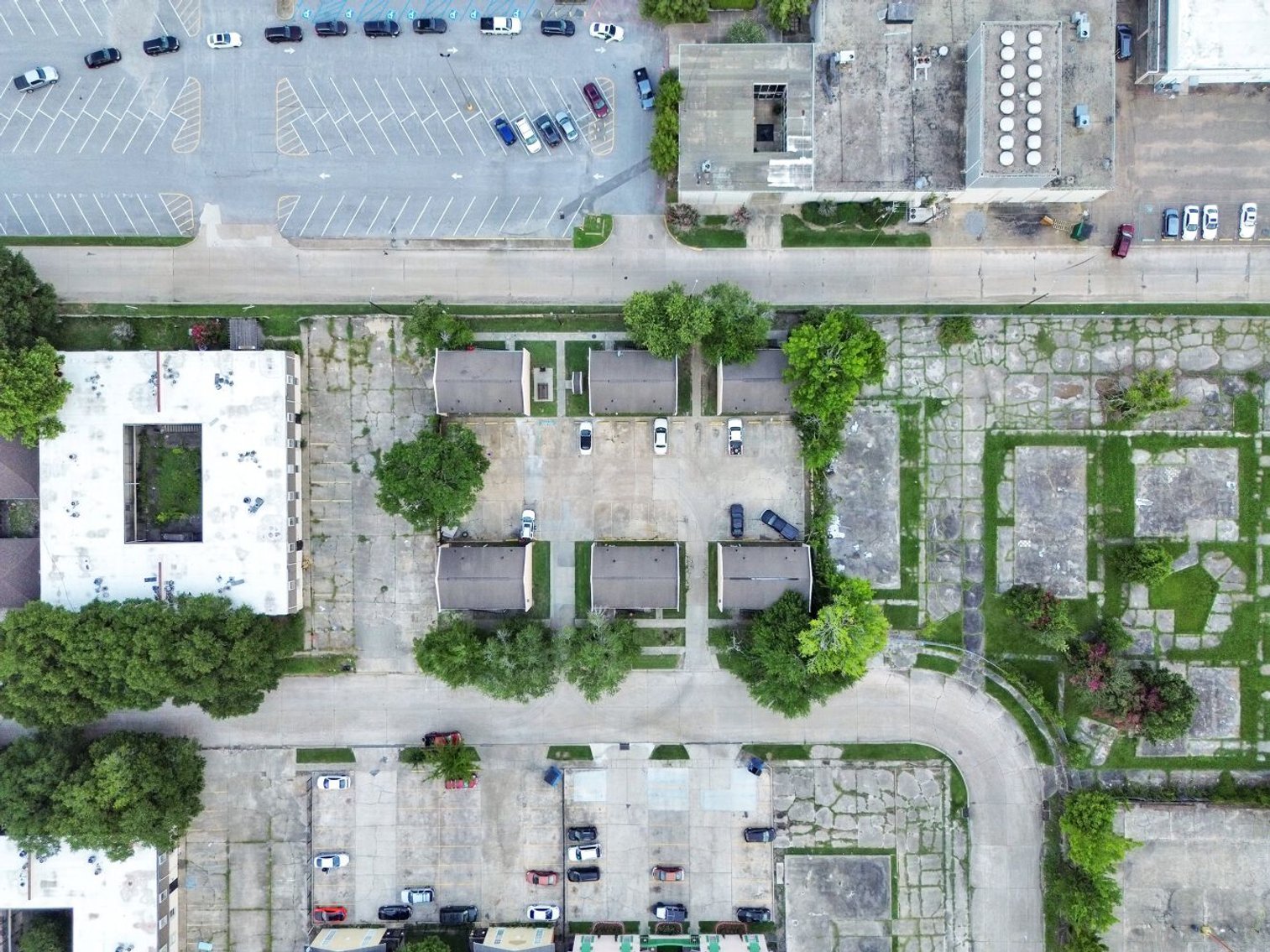 Image for OWNERS ORDER IMMEDIATE SALE - 24 UNIT APT. COMPLEX-BATON ROUGE