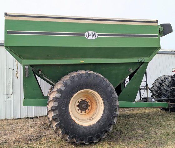Image for Bichler Auction Services - Feutz Brothers Large Machinery Auction - Farm Machinery, International 9130 Tractor, John Deere 9500 Combine & More - Rubicon, WI