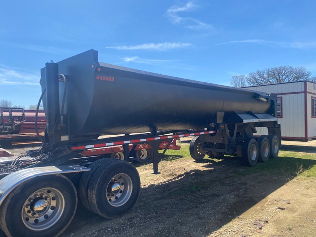 Image for Excess Inventory Auction: Semi Trucks, Loader, Trailer, Service Truck, Dump Trailer & More – Cottage Grove, WI
