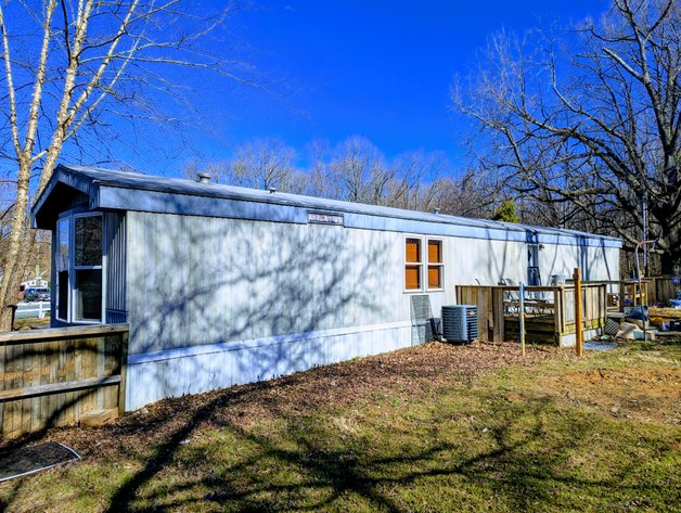 2 BR, 2 BA OAKWOOD MODULAR HOME 1.77 +/- AC LOT