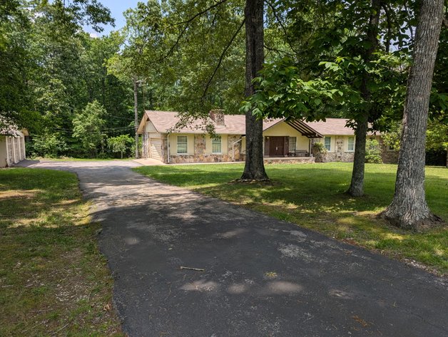 Image for Real Estate & Personal Property - 2152 Oak Drive, Crossville, TN