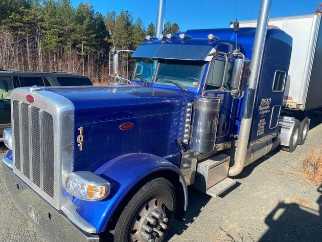 Image for Bankruptcy Court Ordered: 2022 Peterbilt 389 Sleeper Cab Road Tractor