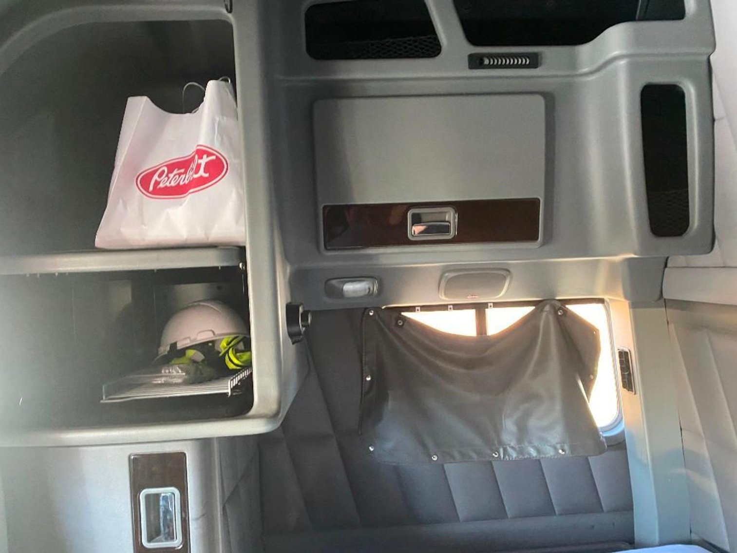 Image for Bankruptcy Court Ordered: 2022 Peterbilt 389 Sleeper Cab Road Tractor