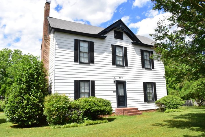 Home on 1.1+/- Acre Corner Lot - Estate of the Late Donald & Helen Sledge