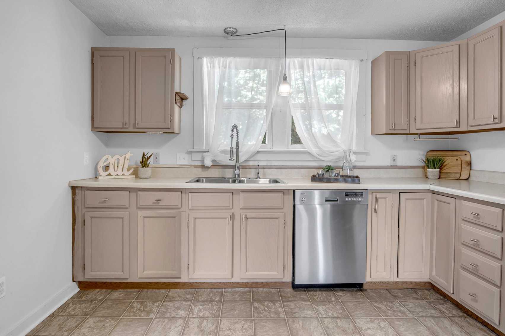 Image for 304 W 12th, Newton