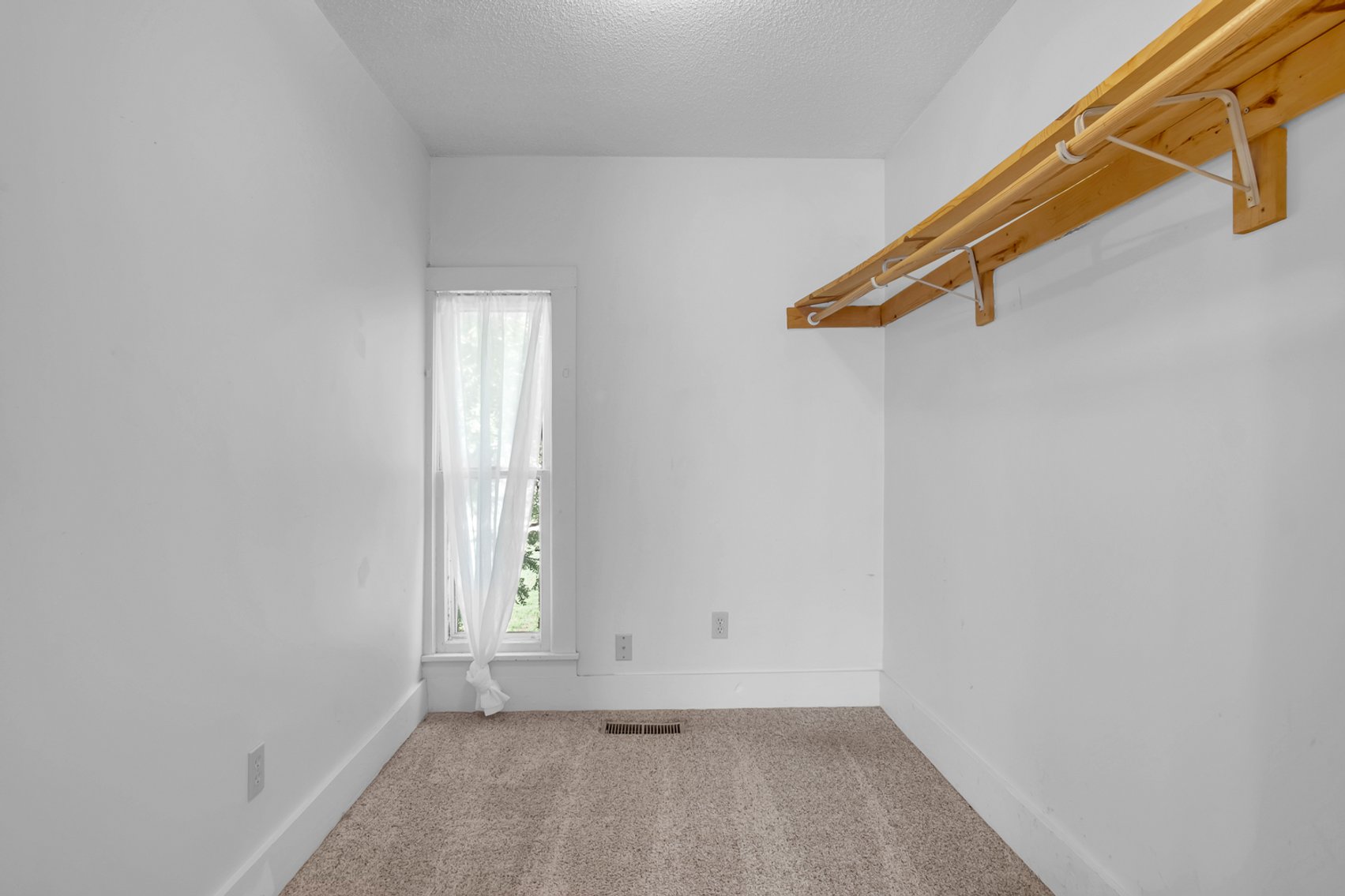 Image for 304 W 12th, Newton