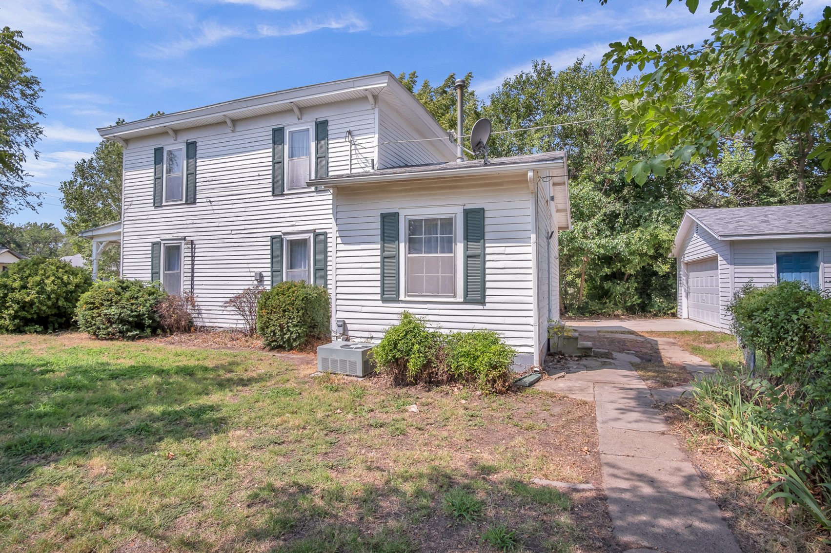 Image for 304 W 12th, Newton