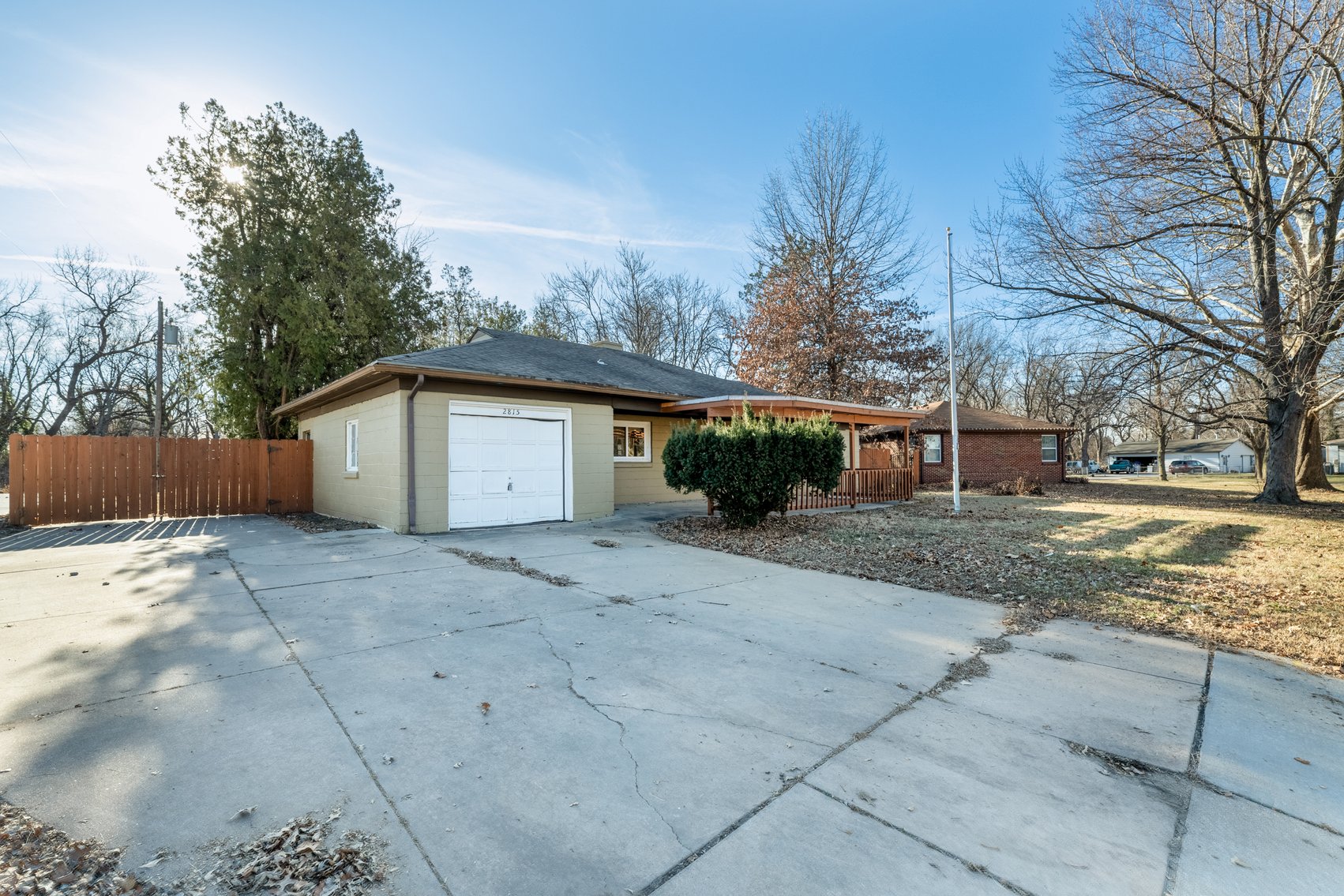 Image for 2815 E. Glen Oaks Dr.