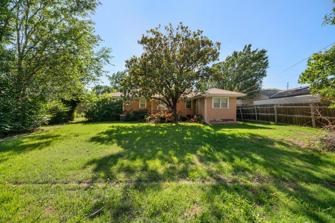 Image for 3532 S Seneca
