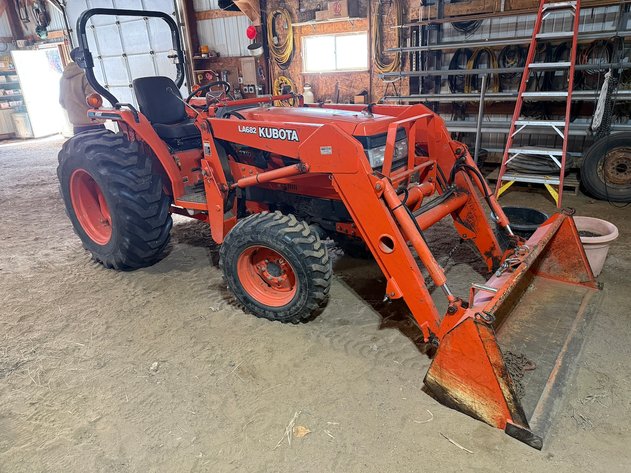 Image for Merrill WI *** Live Auction Kubota Tractor w/Backhoe, Tools, Guns, ATV,  Home Contents, Sporting Goods!