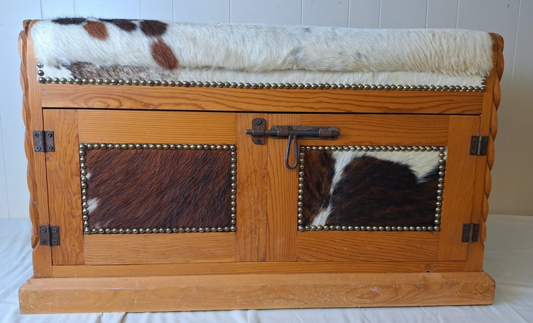 Image for Multi-Consignor September Online Auction
