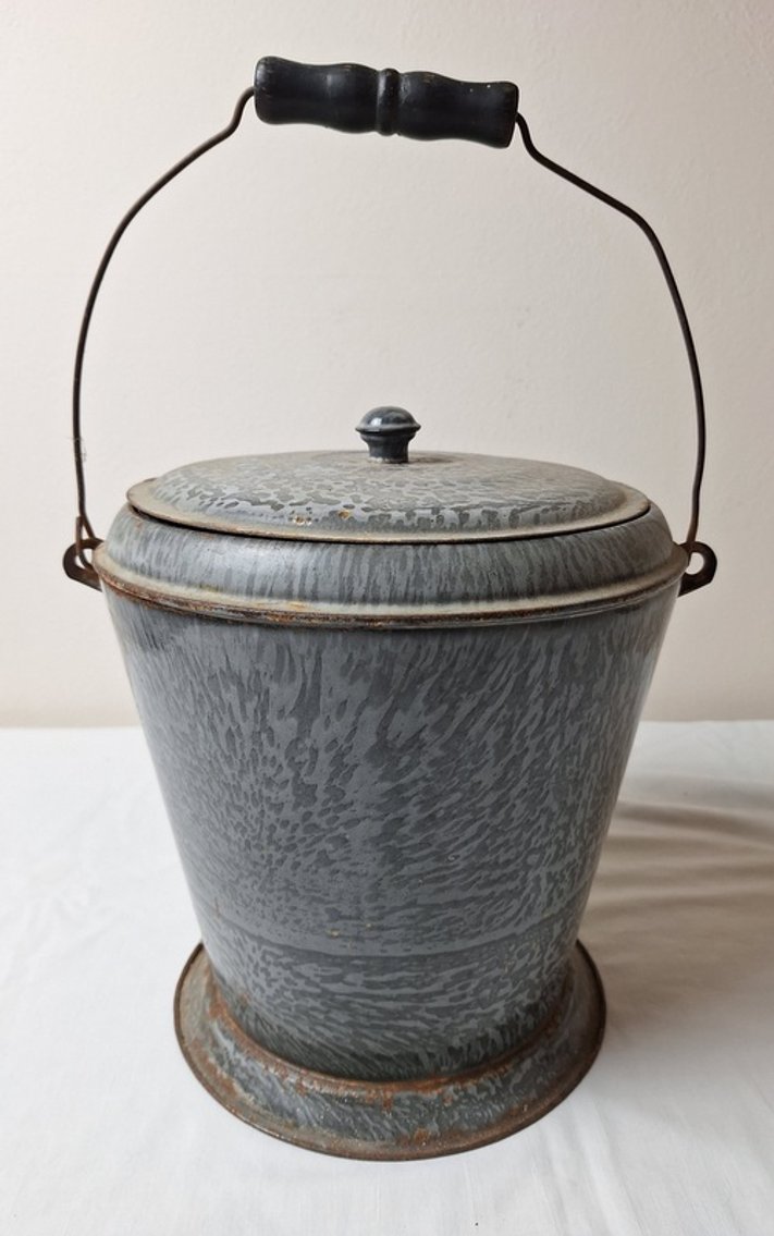 Image for Barn Finds, Graniteware, Die-Cast Toys Online Auction