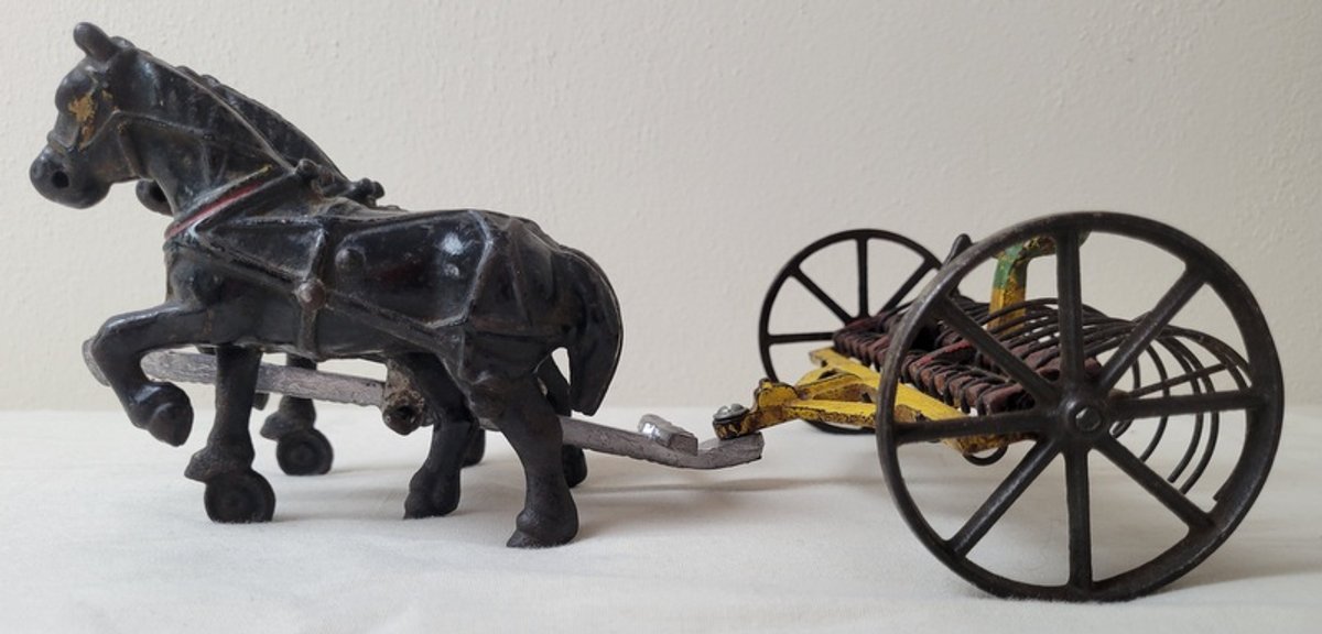 Image for Cast Iron Toys, Planter Peanuts & Red Wing Online Auction