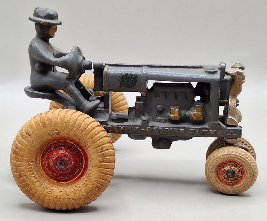 Image for Cast Iron Toys, Planter Peanuts & Red Wing Online Auction