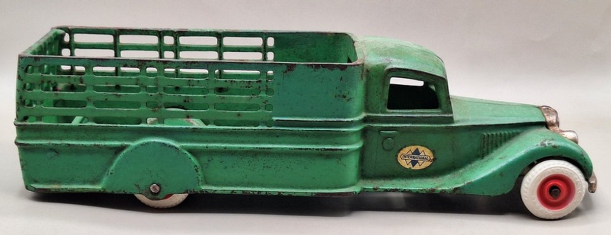 Image for Cast Iron Toys, Planter Peanuts & Red Wing Online Auction