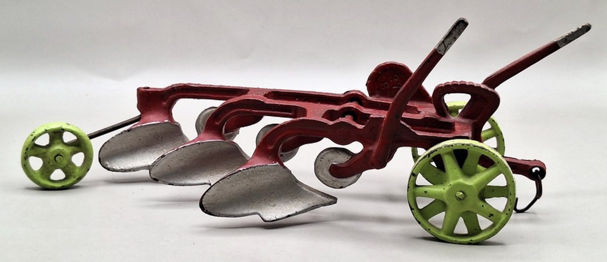 Image for Cast Iron Toys, Planter Peanuts & Red Wing Online Auction