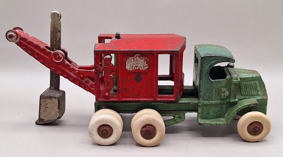 Image for Cast Iron Toys, Planter Peanuts & Red Wing Online Auction