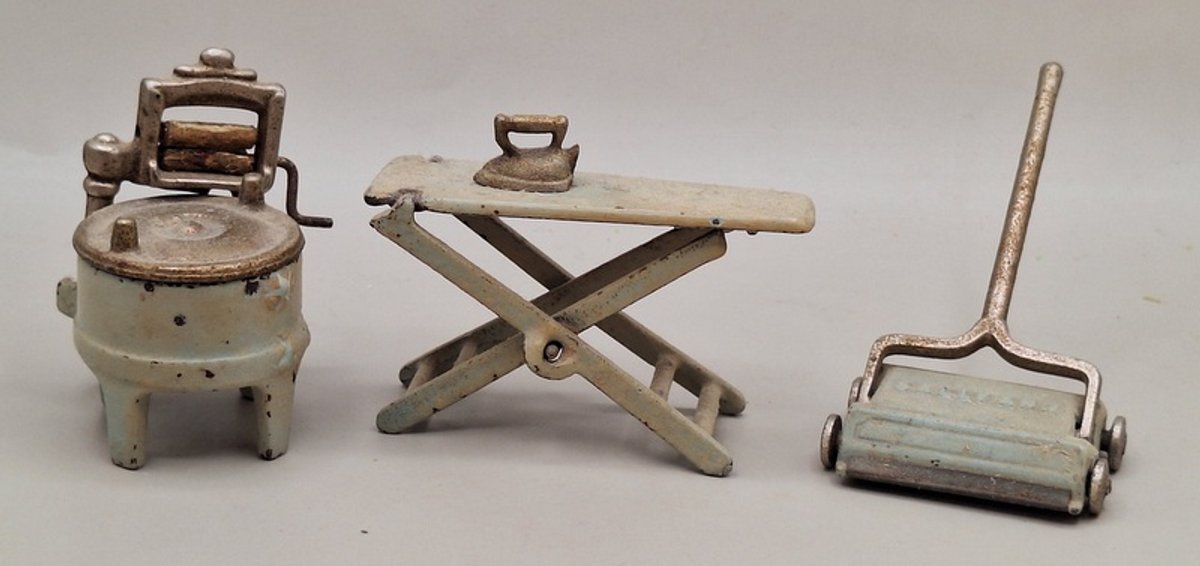 Image for Cast Iron Toys, Planter Peanuts & Red Wing Online Auction