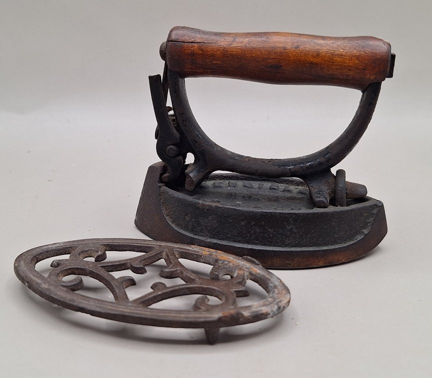 Image for Cast Iron Toys, Planter Peanuts & Red Wing Online Auction